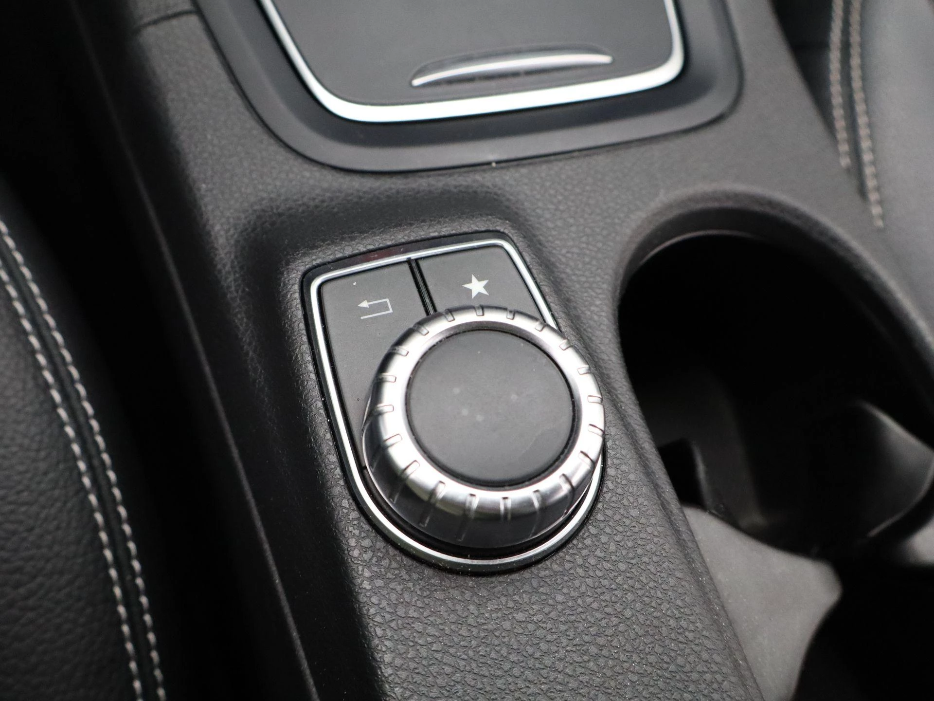 Mercedes-Benz-B-Klasse-image-23