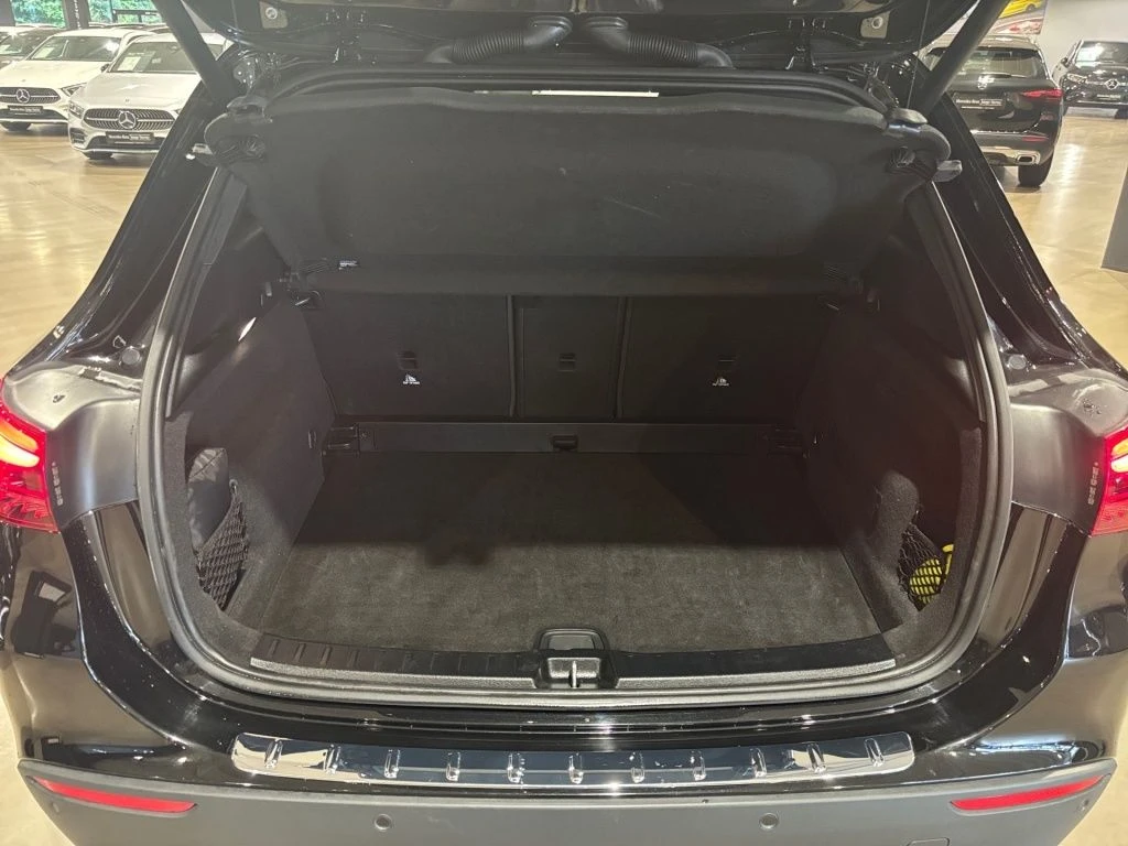 Mercedes-Benz-GLA 200 d-image-12