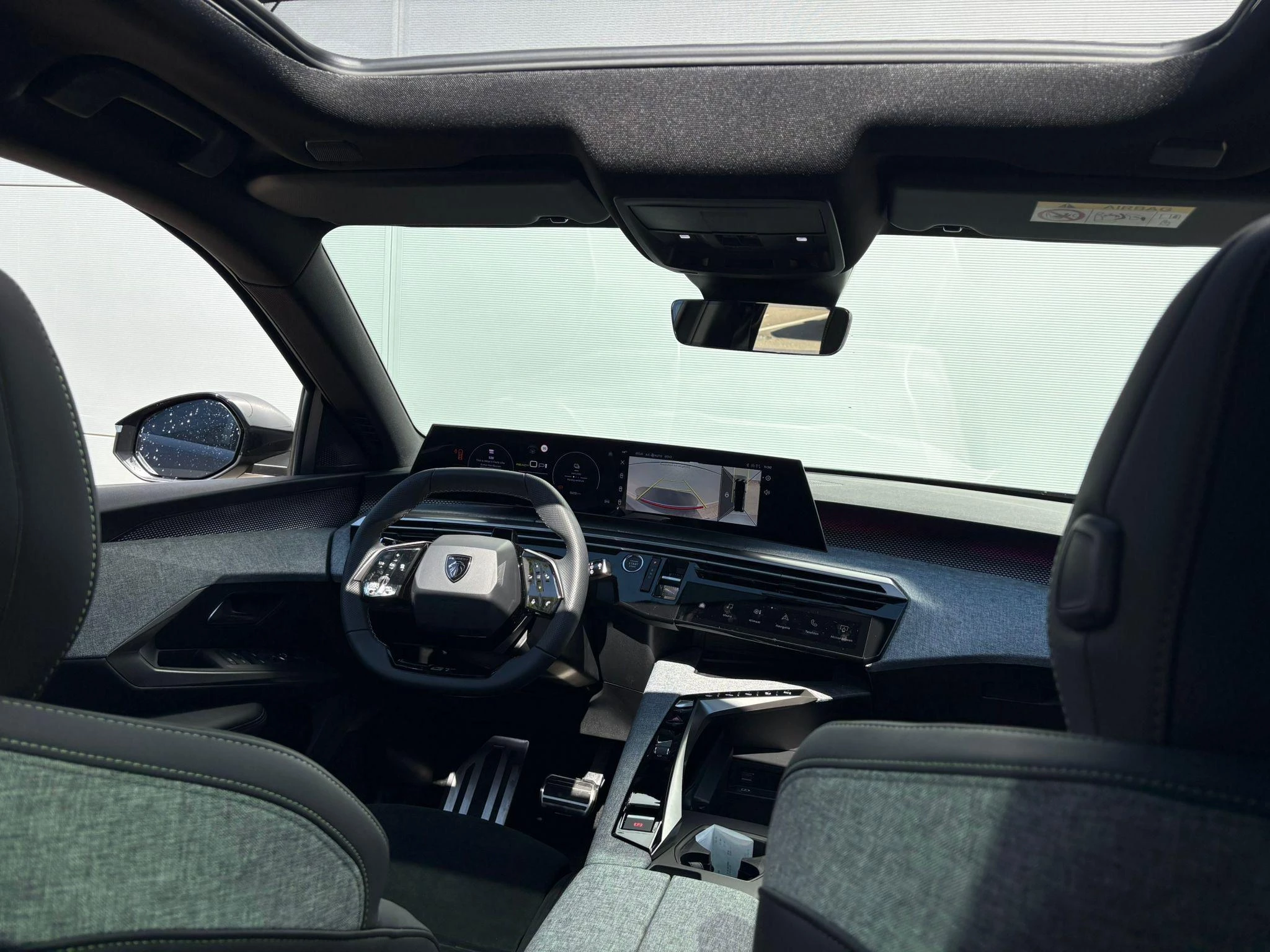 Peugeot-e-5008-image-11