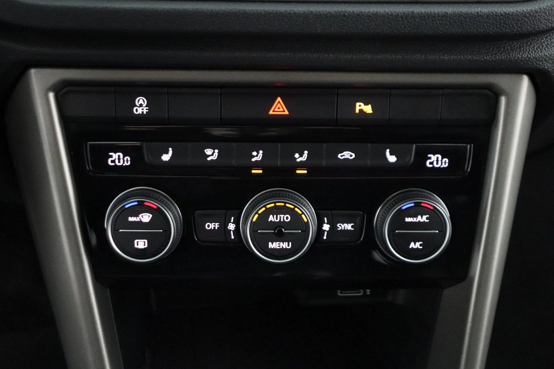 Volkswagen-T-Roc-image-10