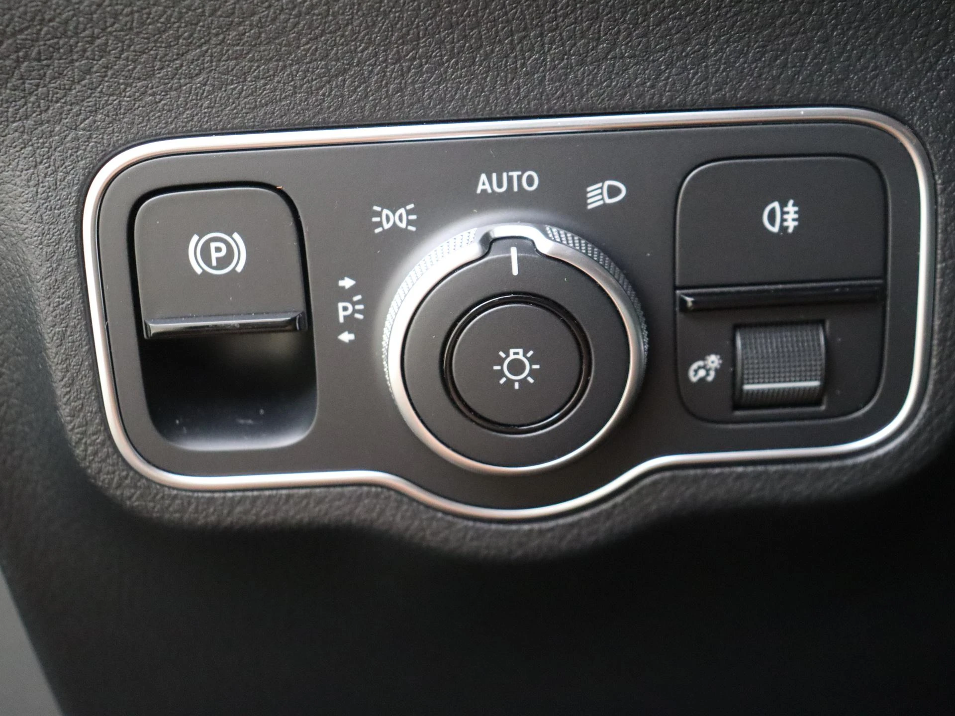 Mercedes-Benz-EQA-image-25