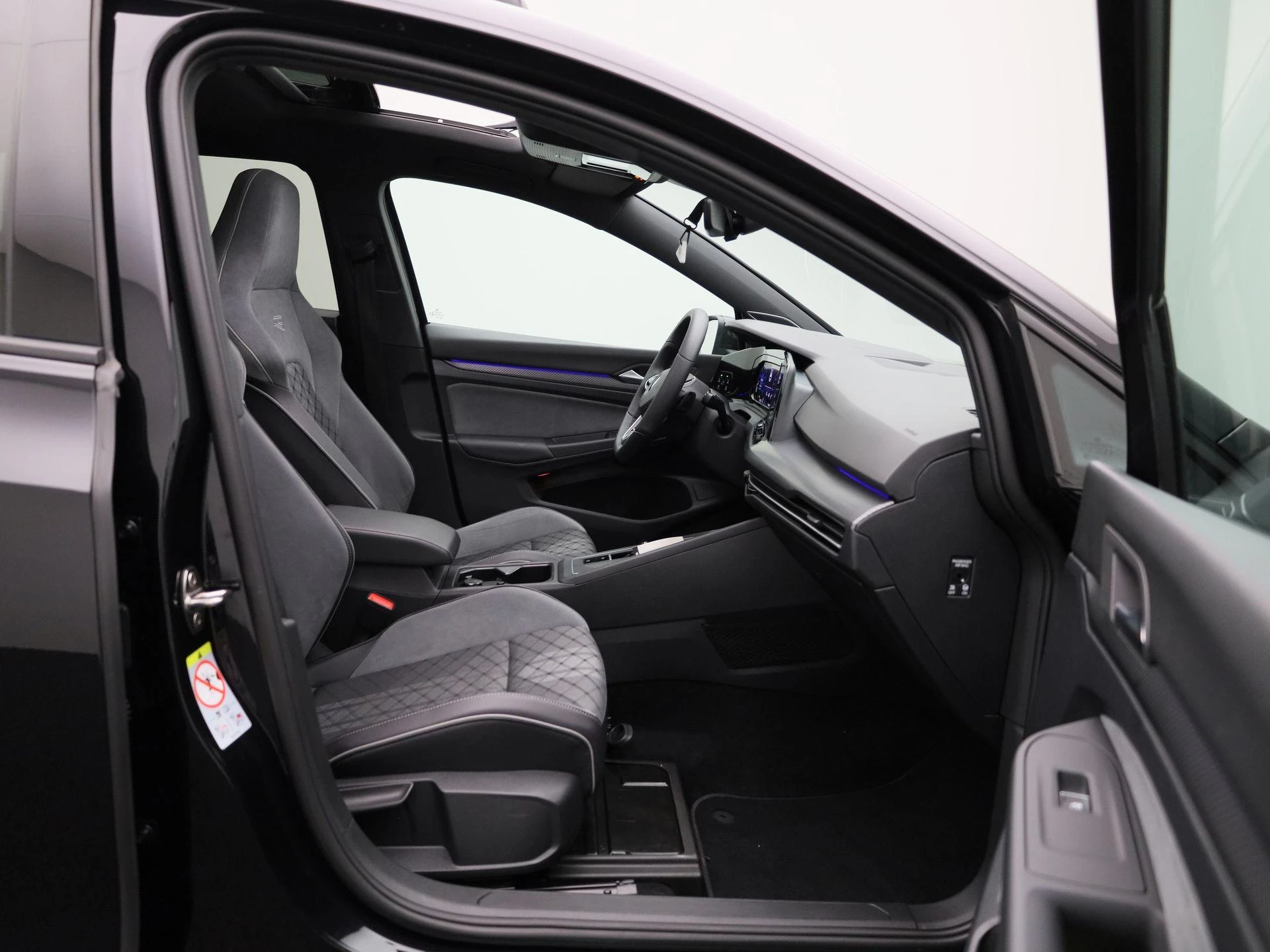 Volkswagen-Golf-image-39