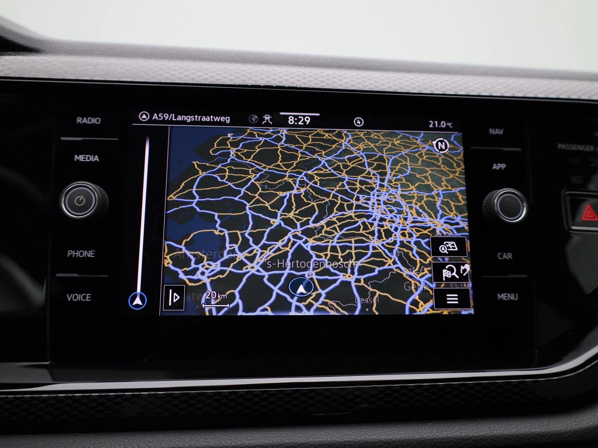 Volkswagen-Polo-image-16