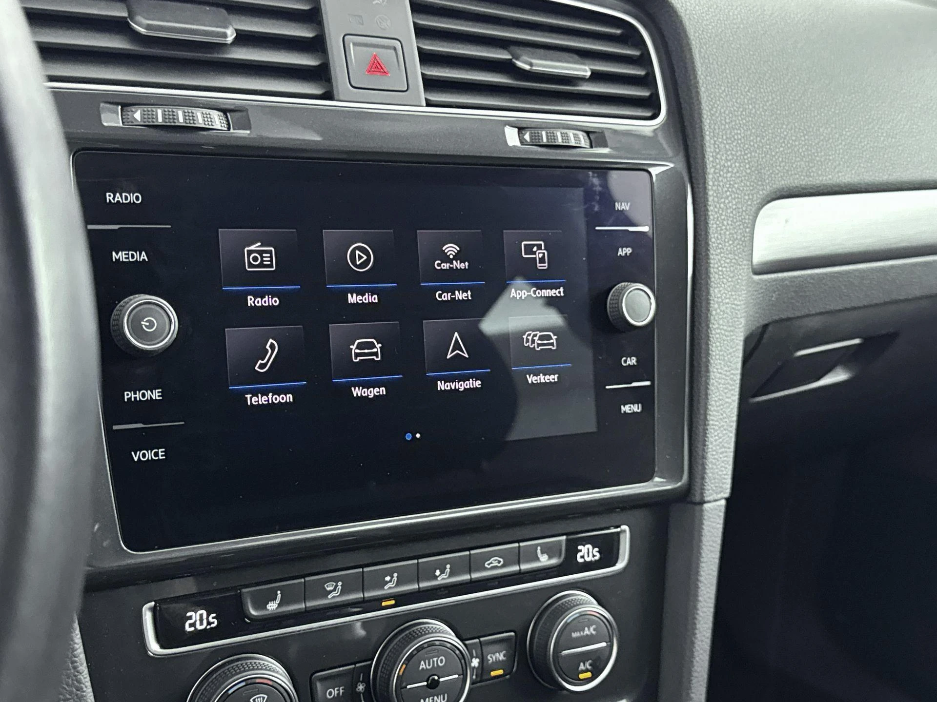 Volkswagen-Golf-image-11