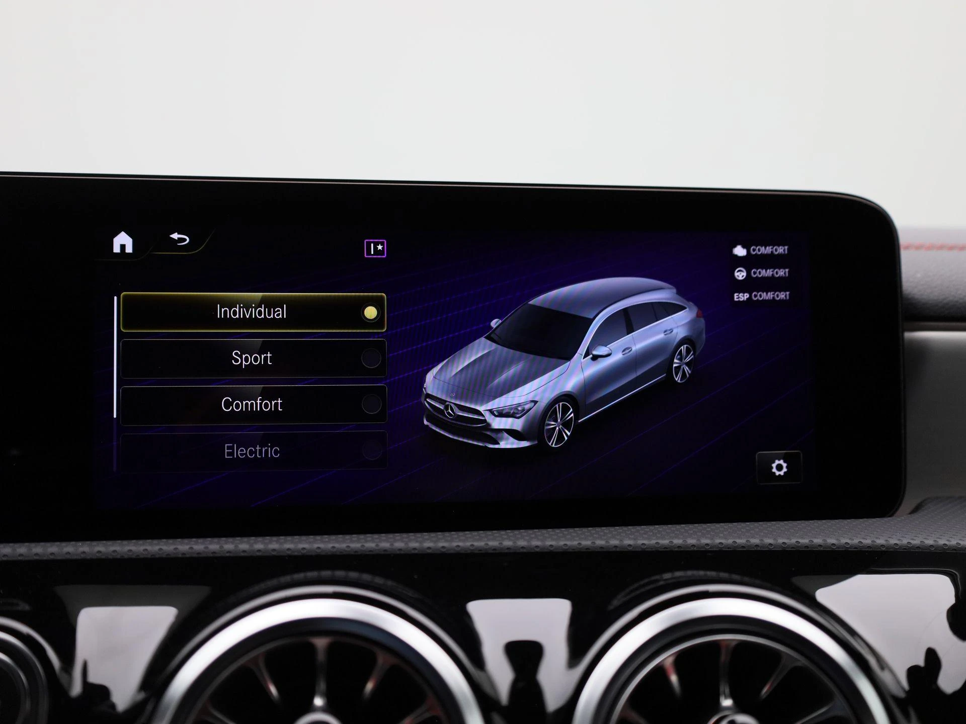 Mercedes-Benz-CLA-image-25