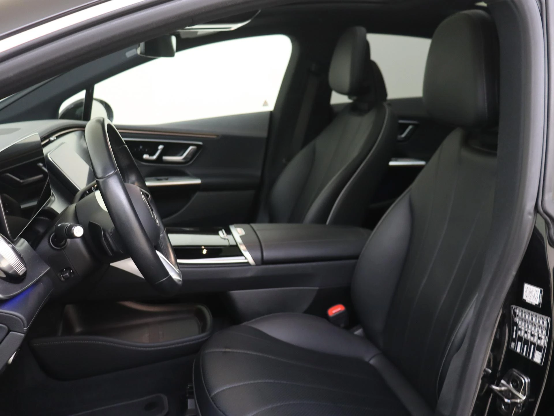 Mercedes-Benz-EQE-image-14