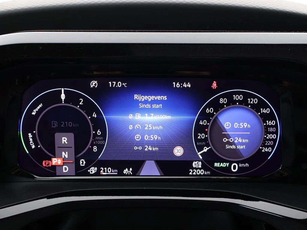 Volkswagen-Multivan-image-9