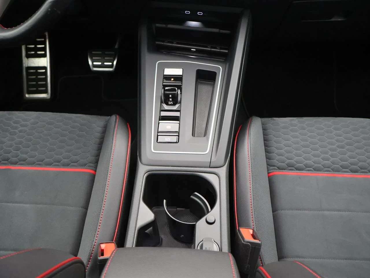 Volkswagen-Golf-image-15