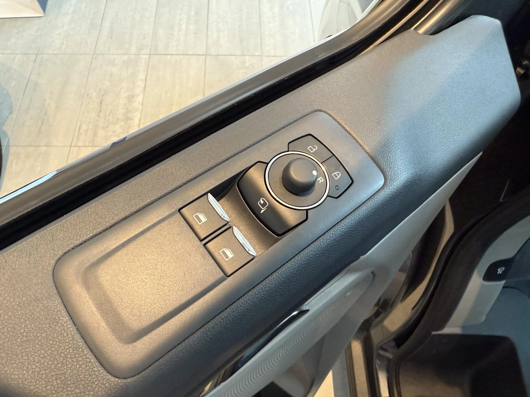 Ford-Transit Custom-image-16