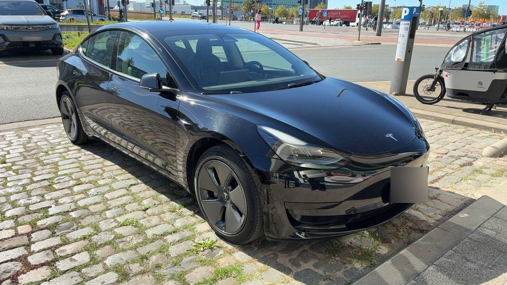 Tesla-Model 3-image-1