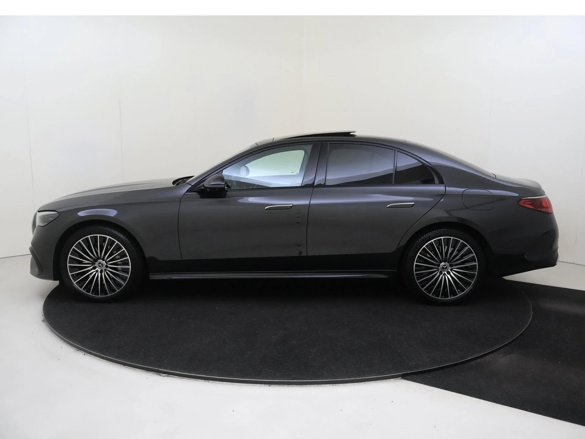 Mercedes-Benz-E-Klasse-image-7