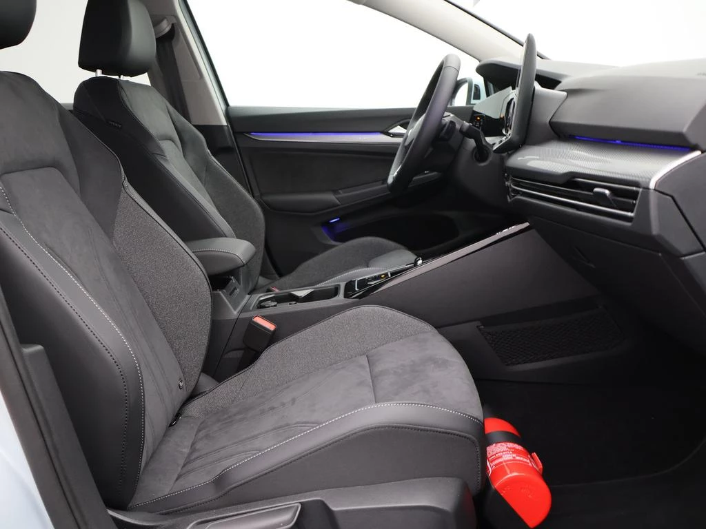 Volkswagen Golf VIII Golf Style Business 1.5 eTSI 150pk AUTOMAAT *DEMO*