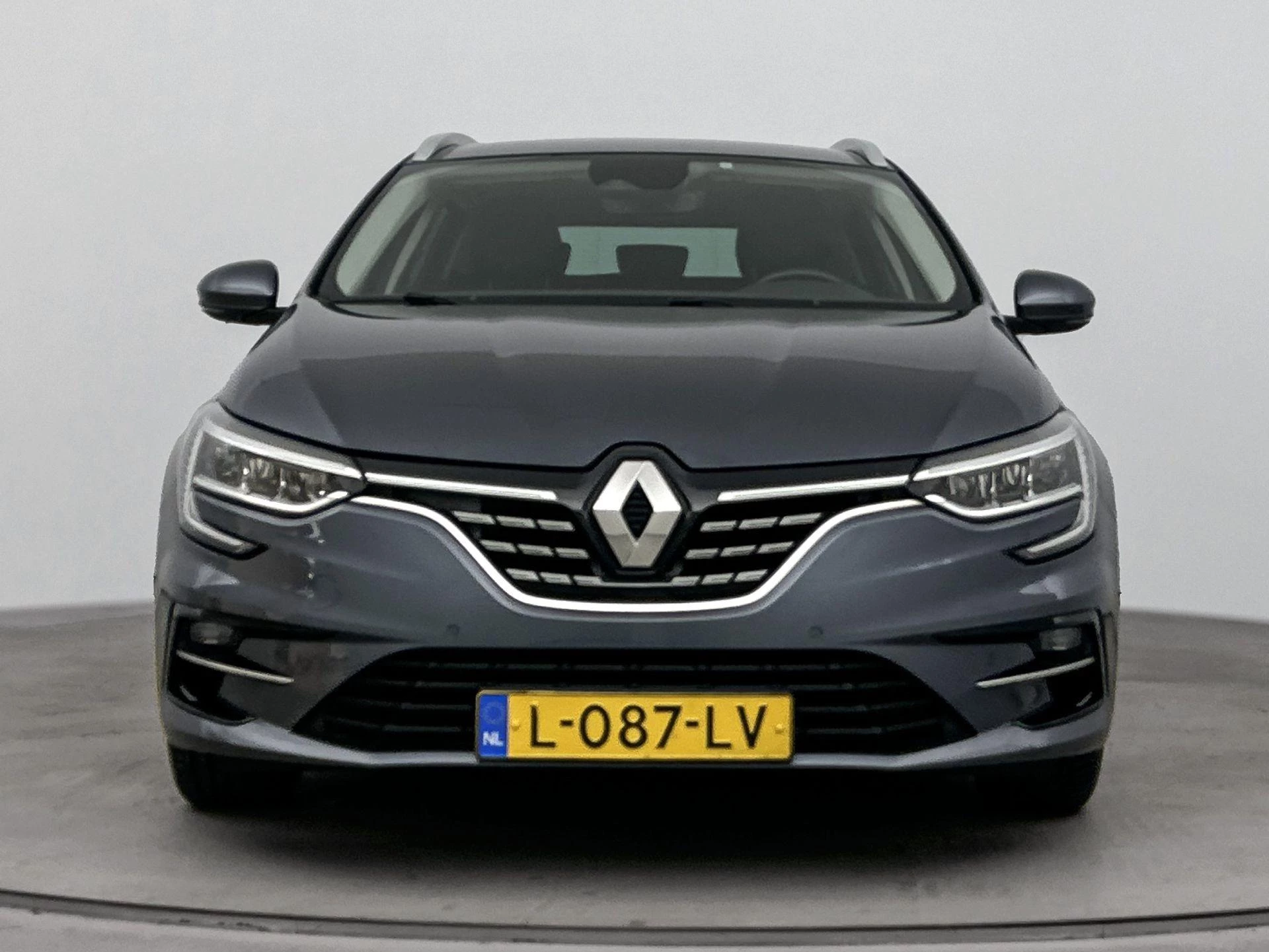 Renault-Mégane Estate-image-4