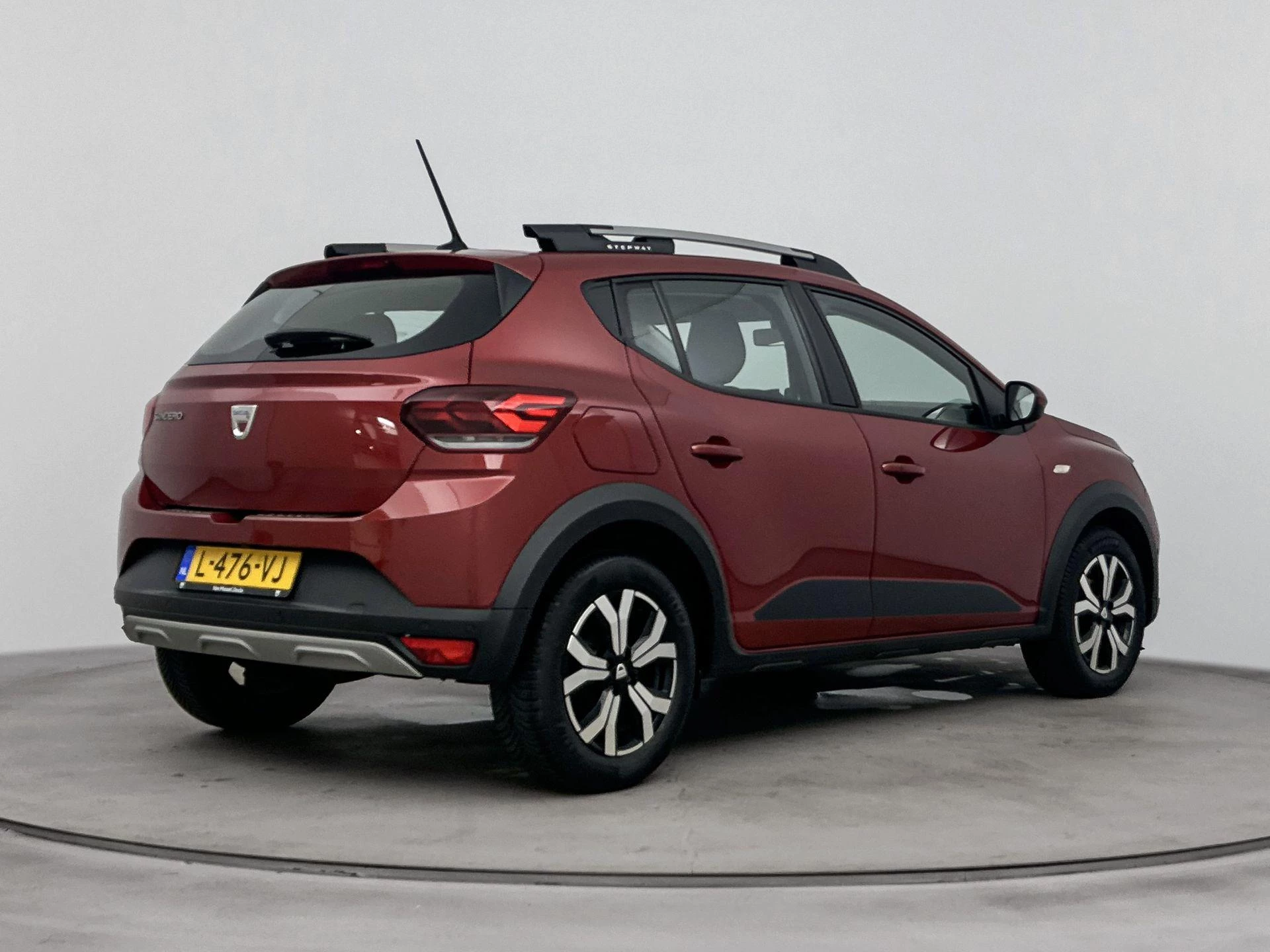 Dacia-Sandero Stepway-image-3