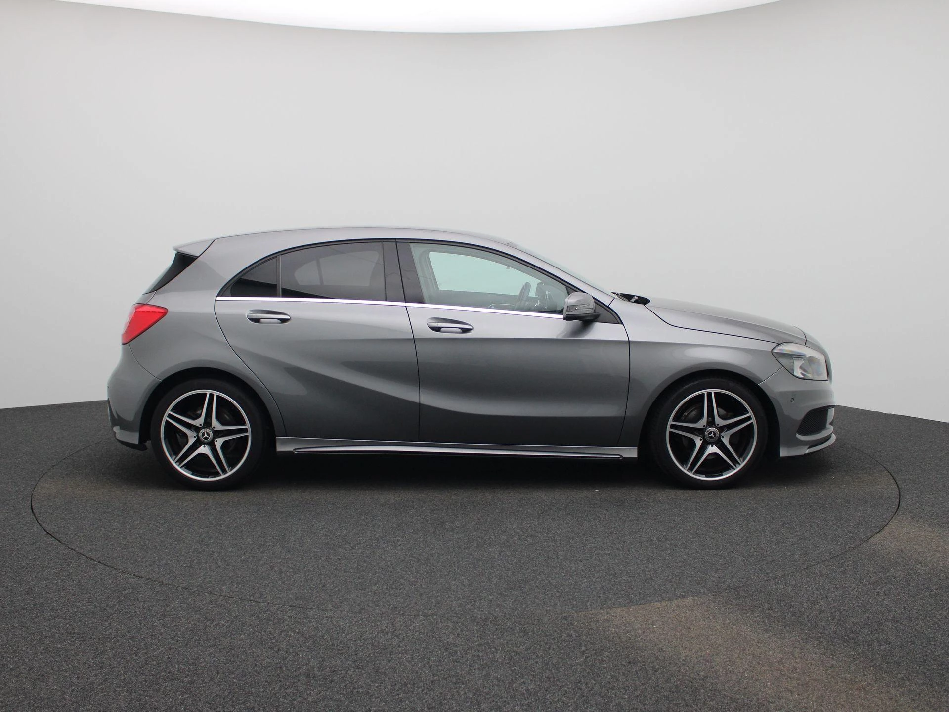 Mercedes-Benz-A-Klasse-image-5