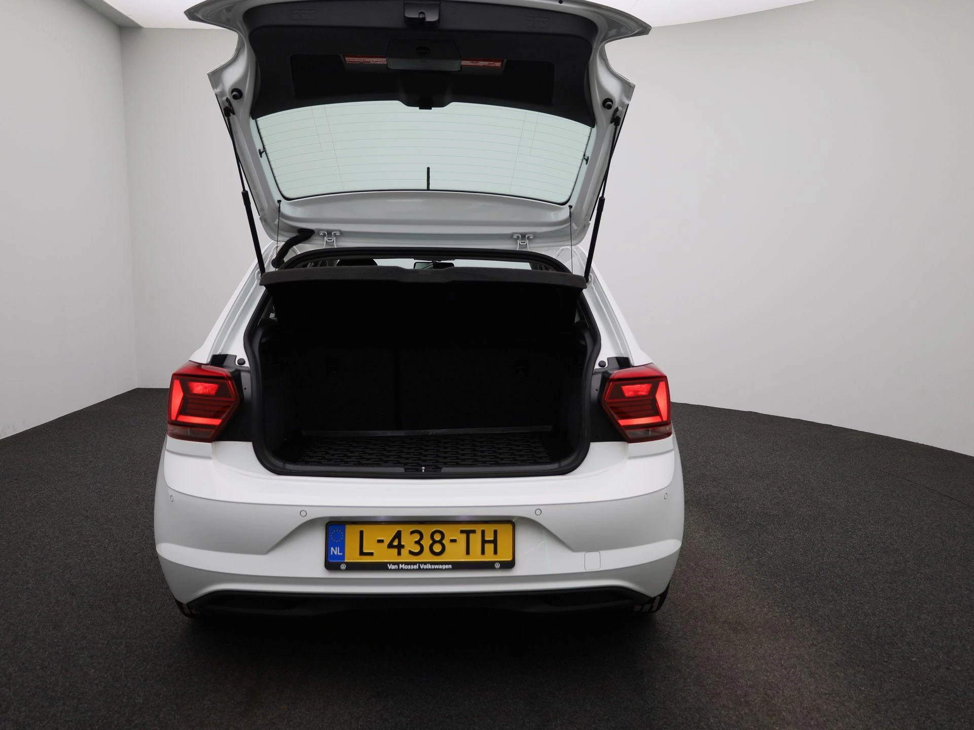 Volkswagen-Polo-image-10