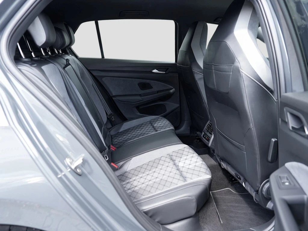 Volkswagen-Golf-image-9