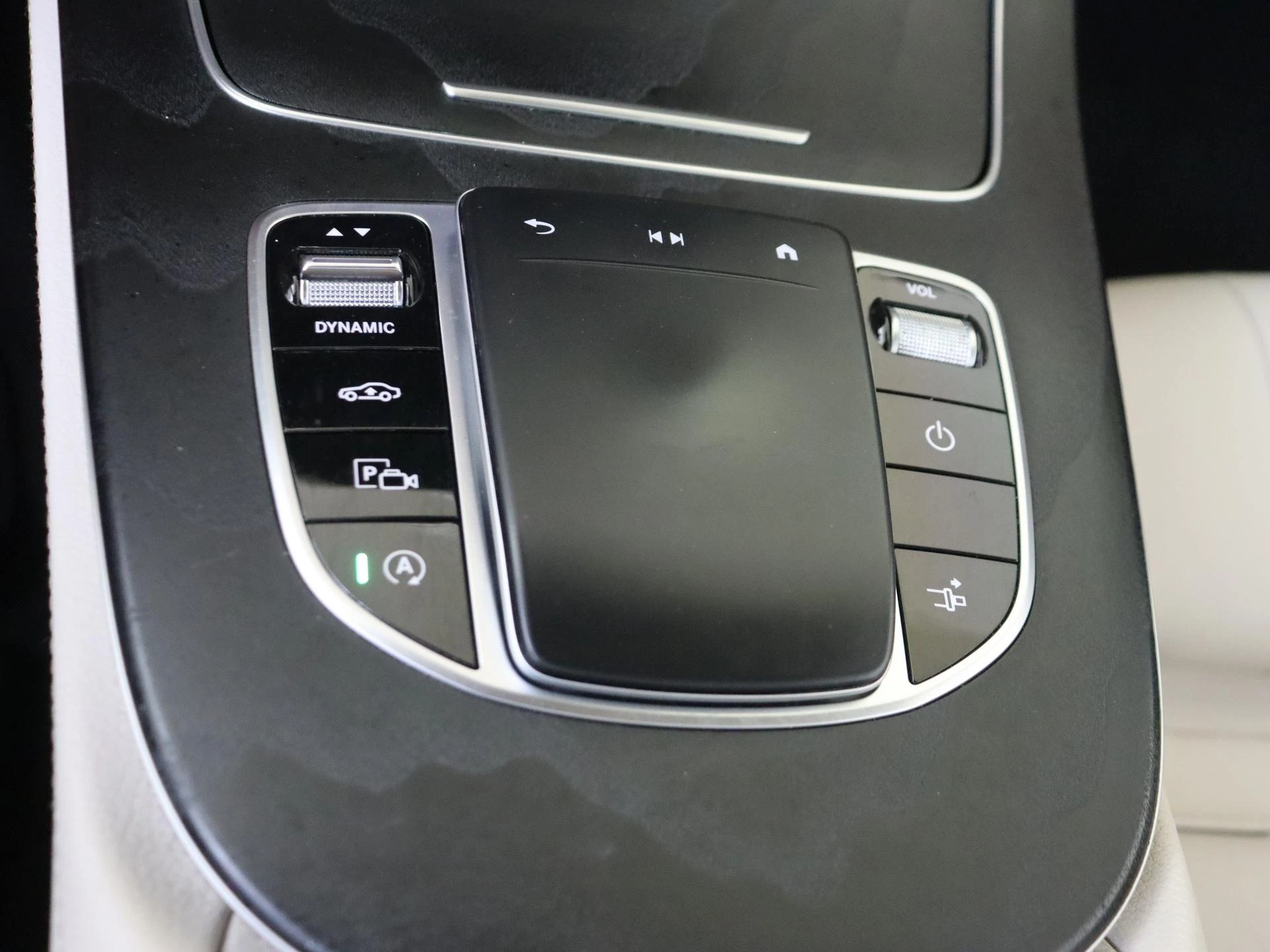 Mercedes-Benz-E-Klasse-image-20