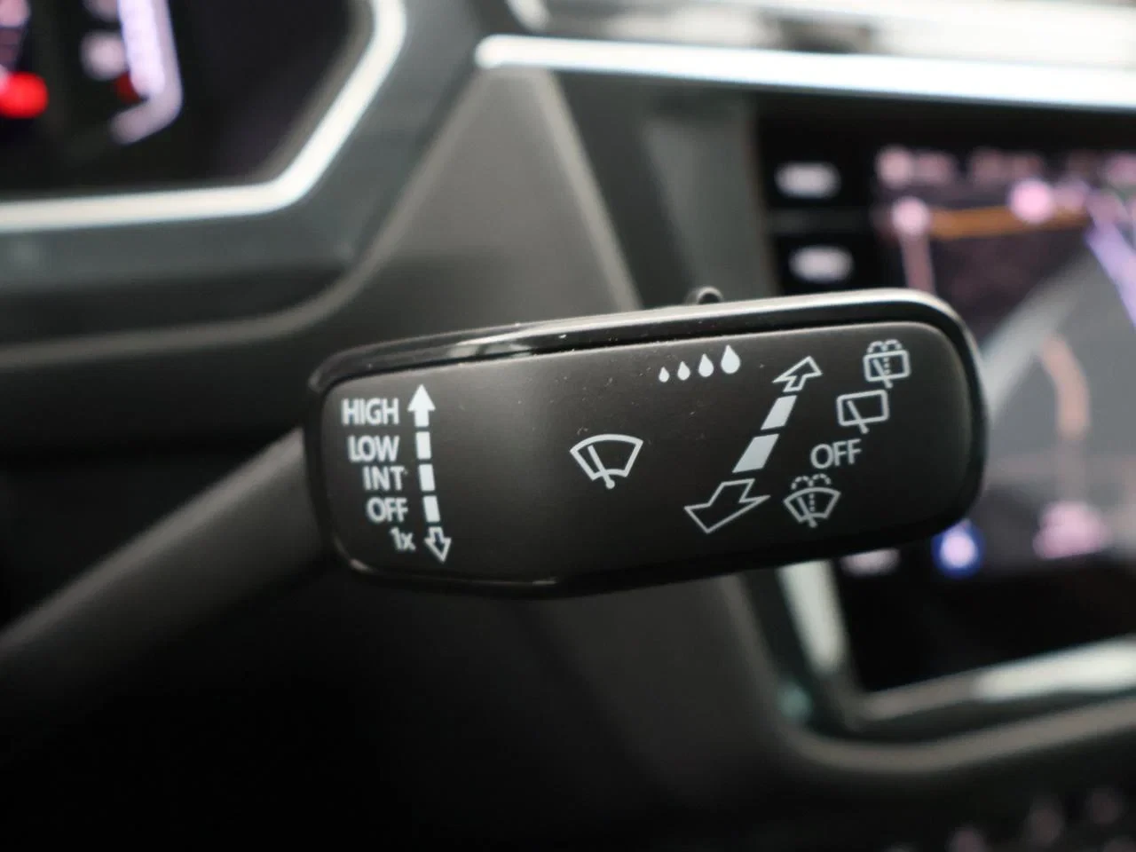 Volkswagen-Tiguan-image-15