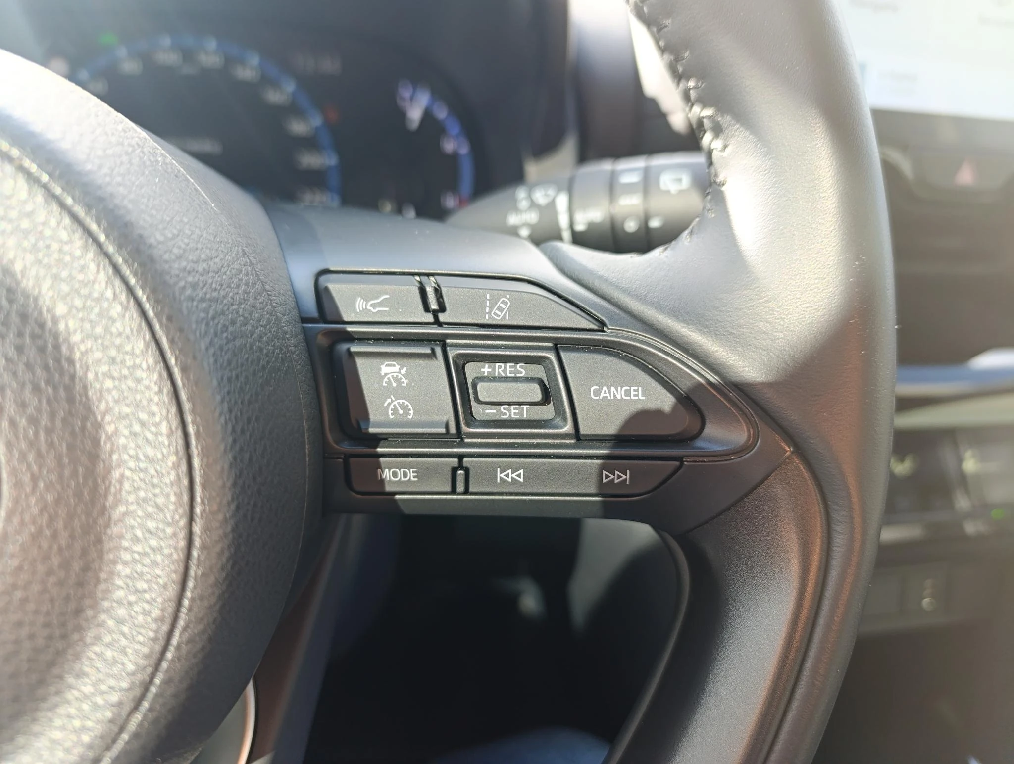 Toyota-Yaris Cross-image-16