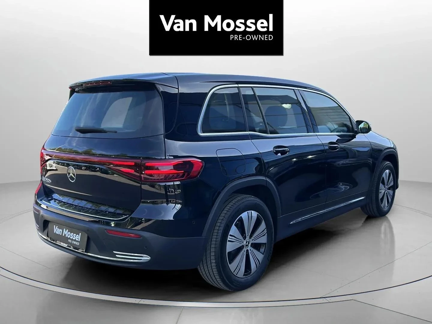 Mercedes-Benz-EQB-image-4