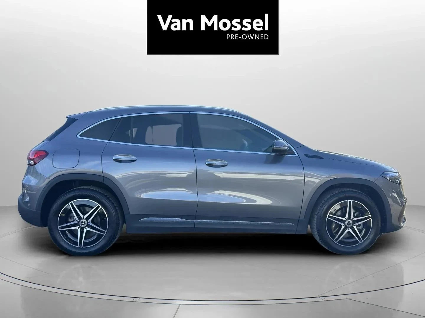 Mercedes-Benz-EQA-image-4