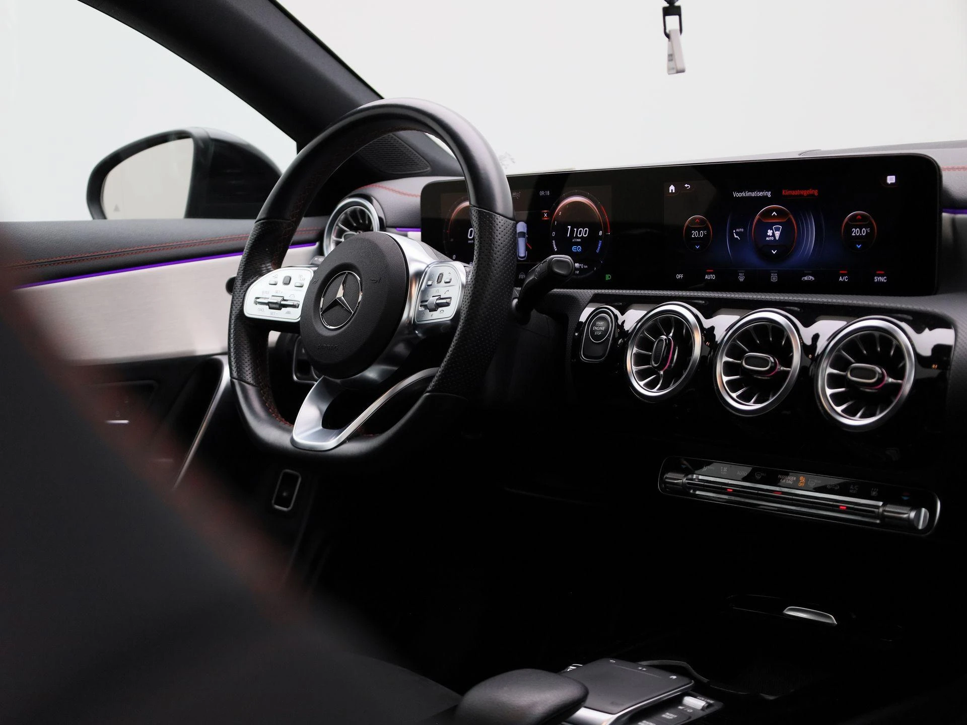 Mercedes-Benz-CLA-image-37
