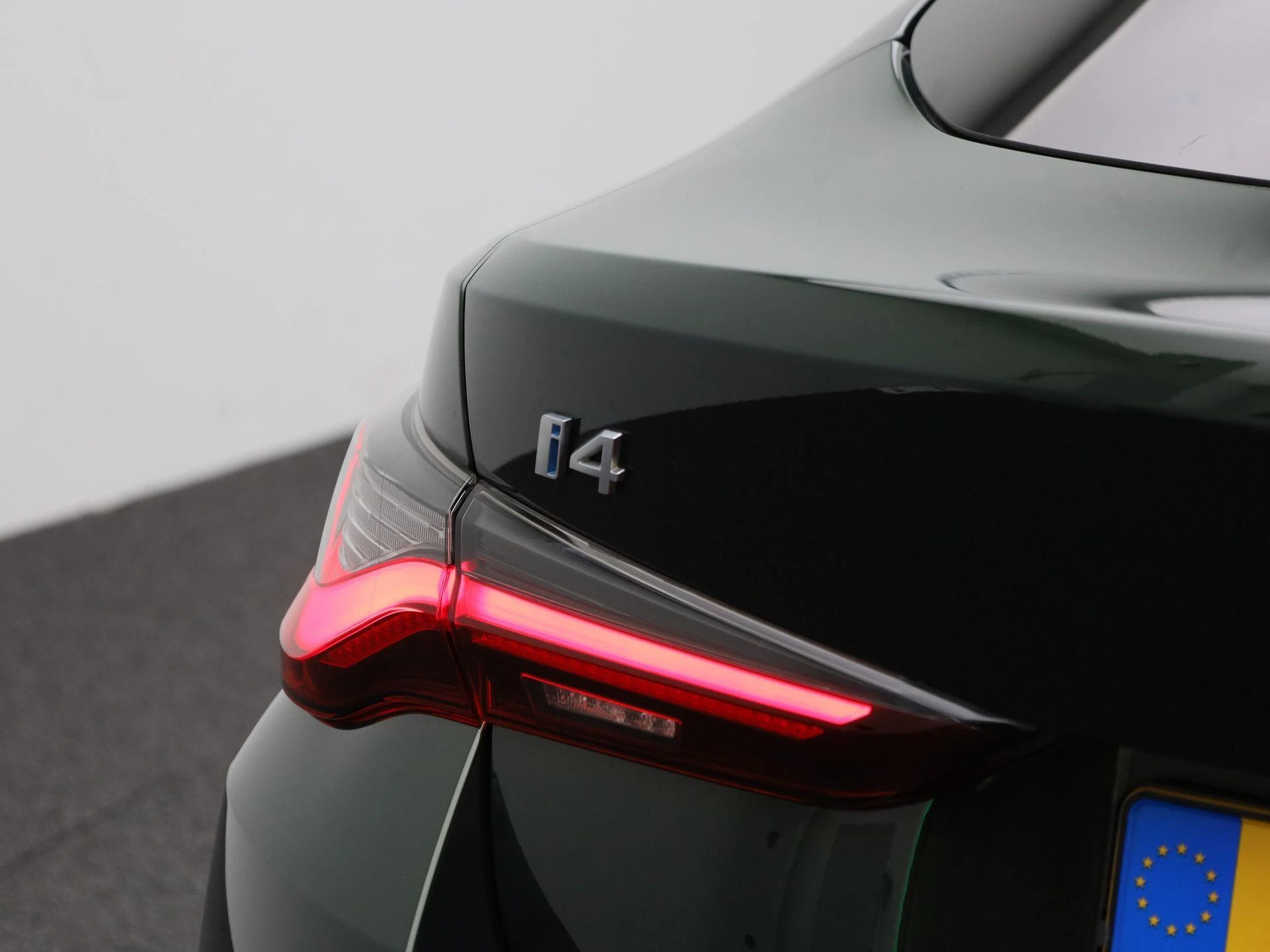 BMW-i4-image-50