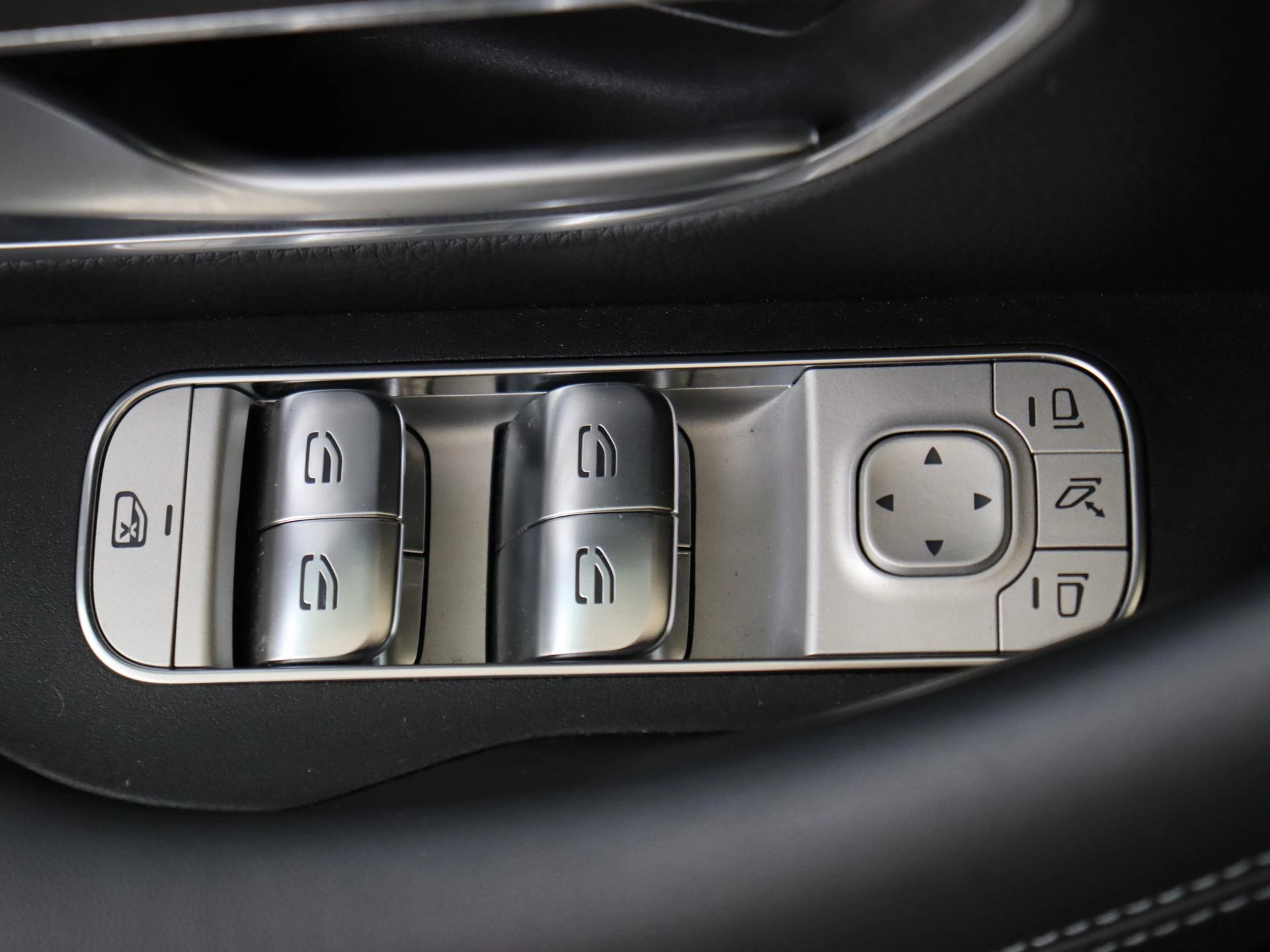 Mercedes-Benz-GLE-image-26