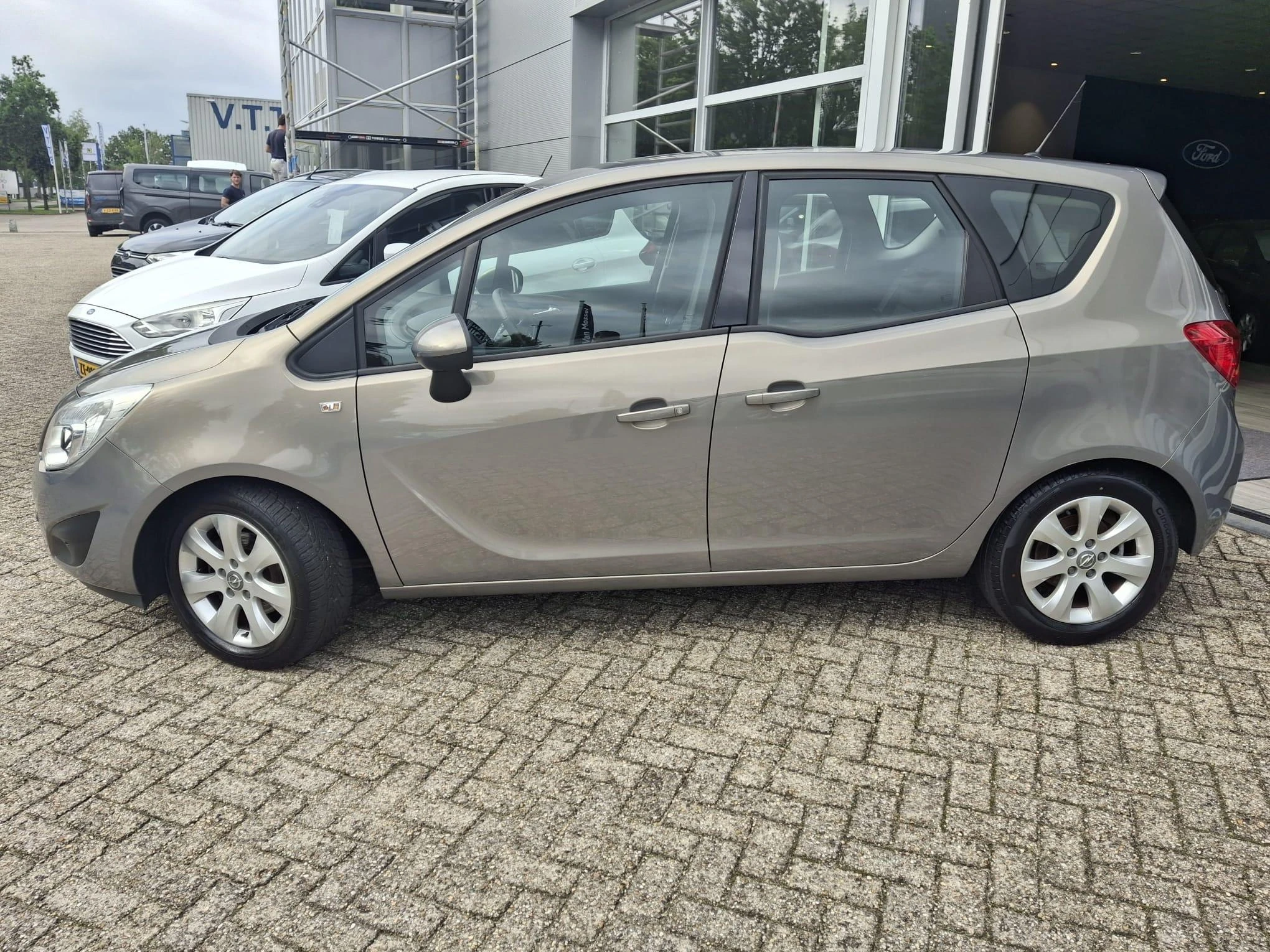 Opel-Meriva-image-1