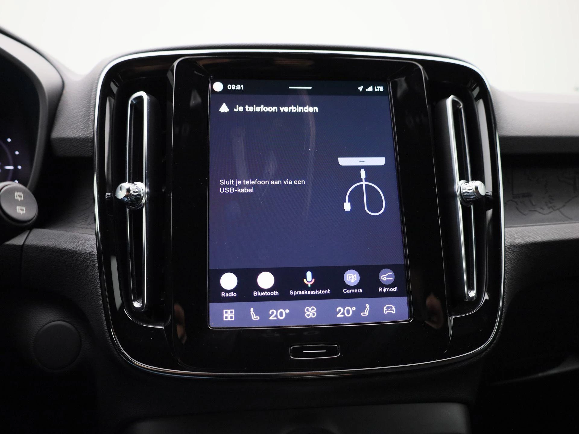 Volvo-XC40-image-30