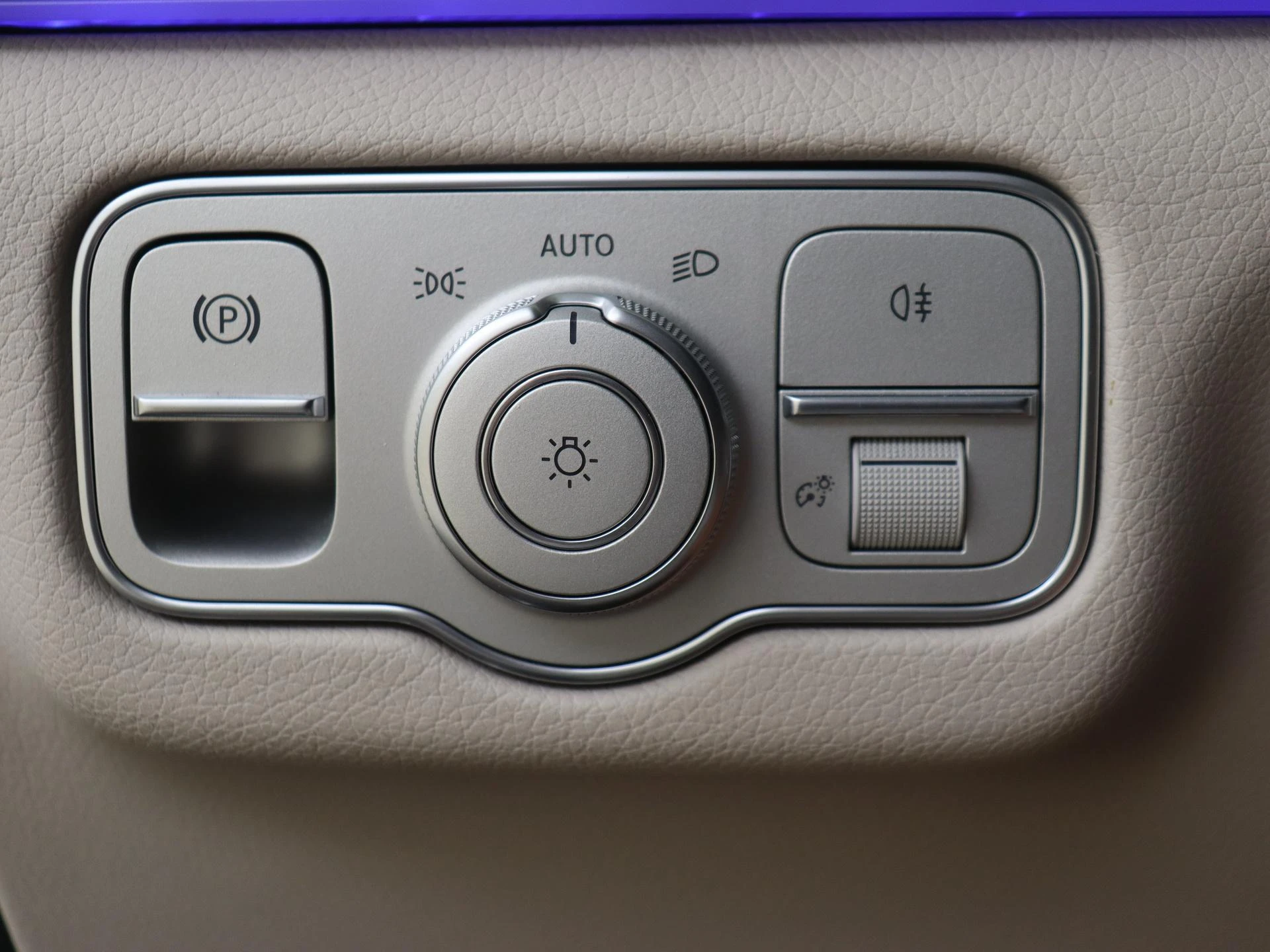 Mercedes-Benz-GLE-image-24