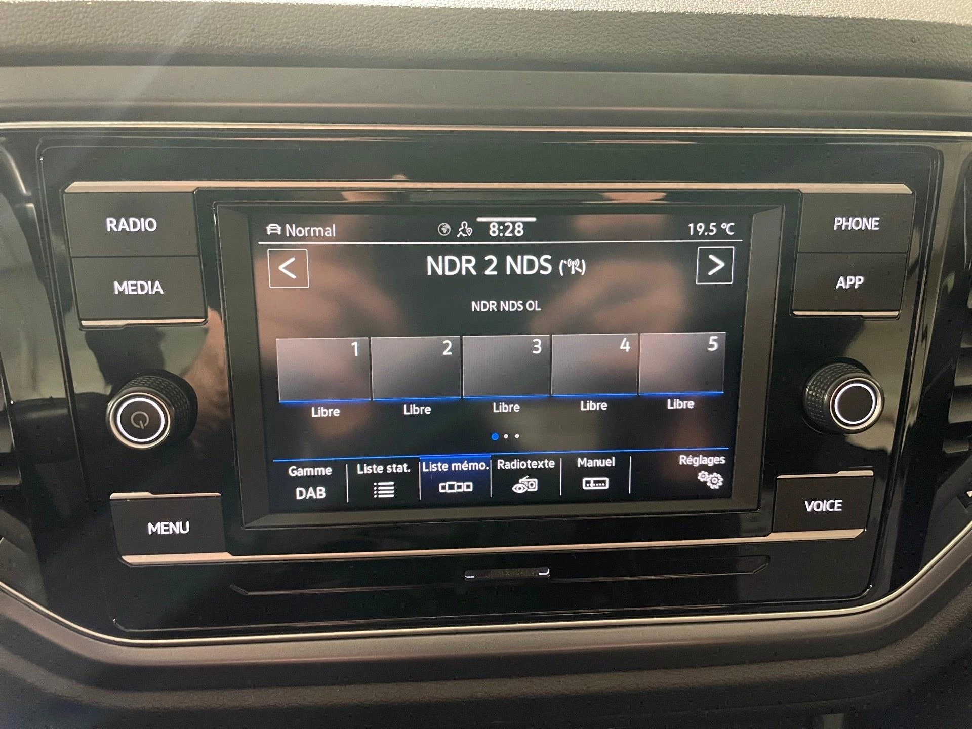 Volkswagen-T-Roc-image-2