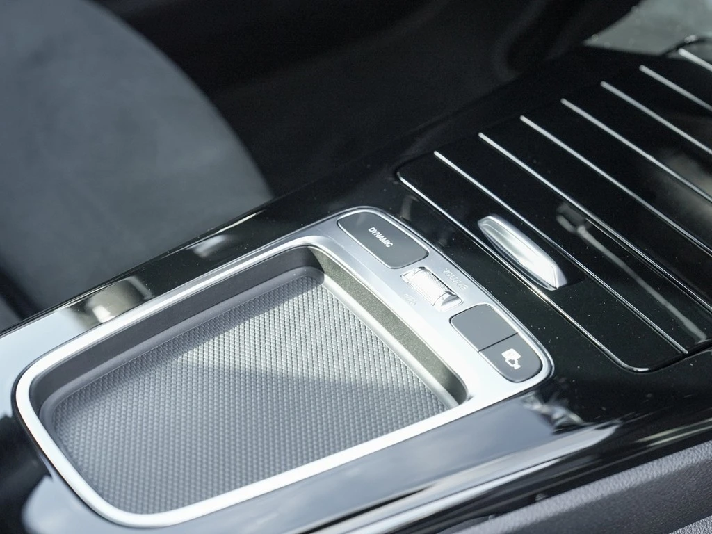 Mercedes-Benz-CLA-image-8
