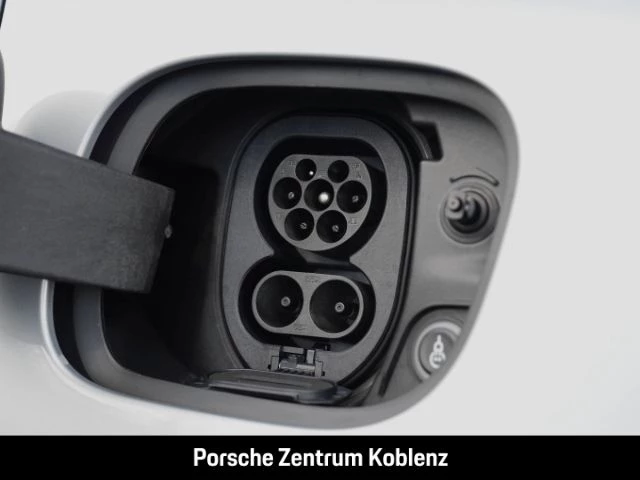 Porsche Macan 4 -