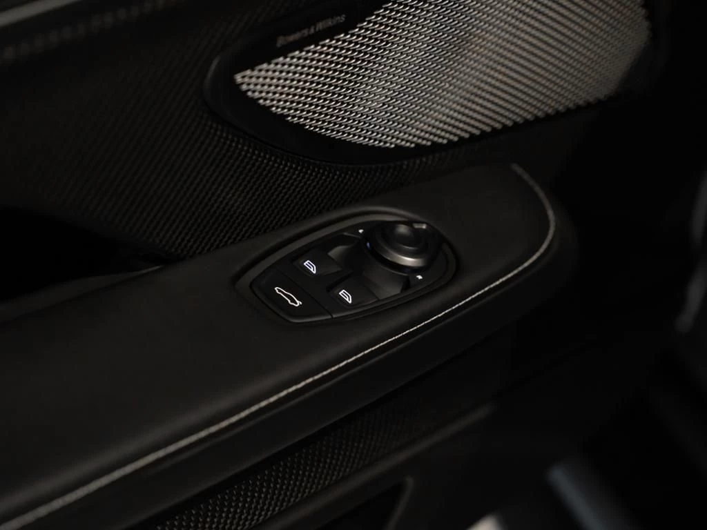 Aston Martin-Vanquish-image-27
