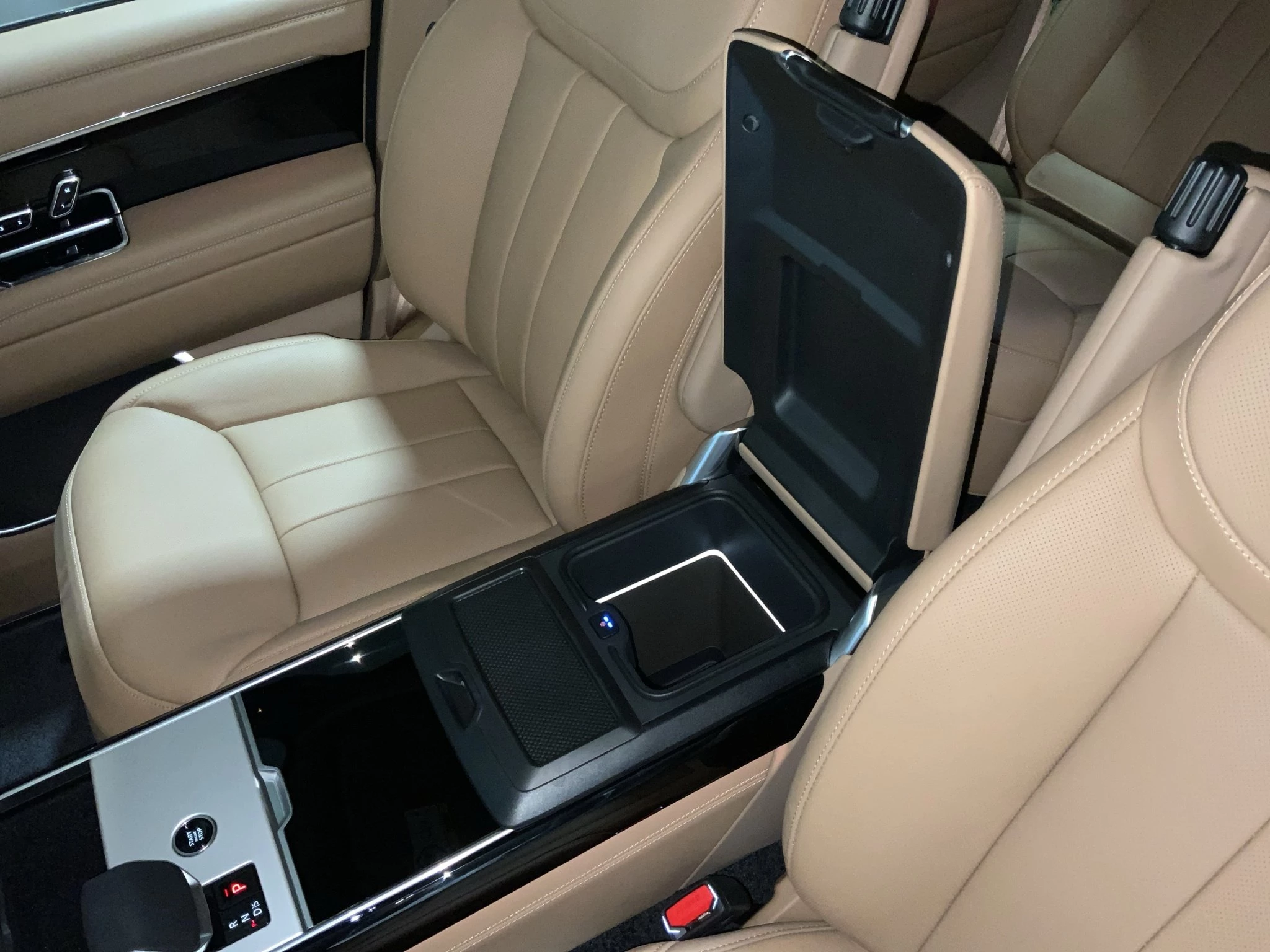 Land Rover-Range Rover-image-25