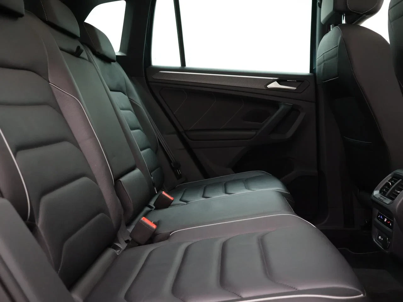 Volkswagen-Tiguan-image-6