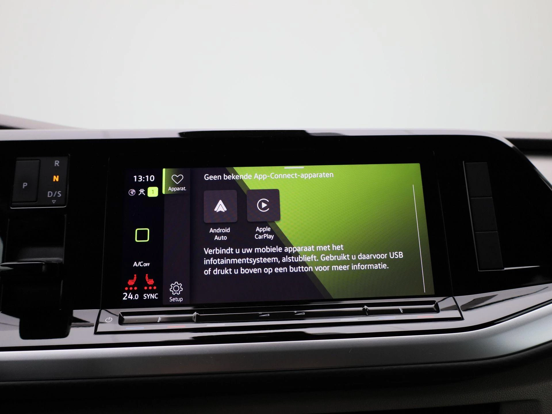 Volkswagen-Multivan-image-24