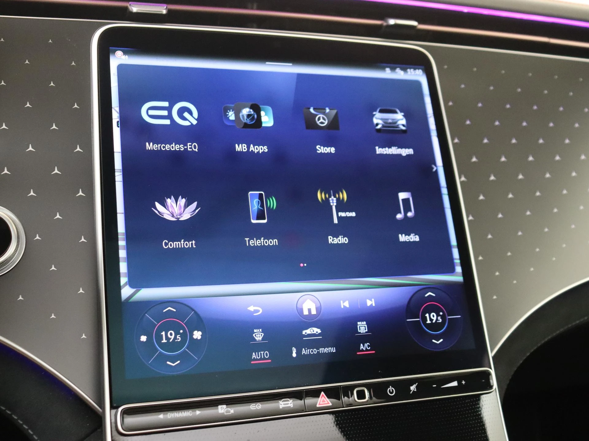 Mercedes-Benz-EQE-image-15