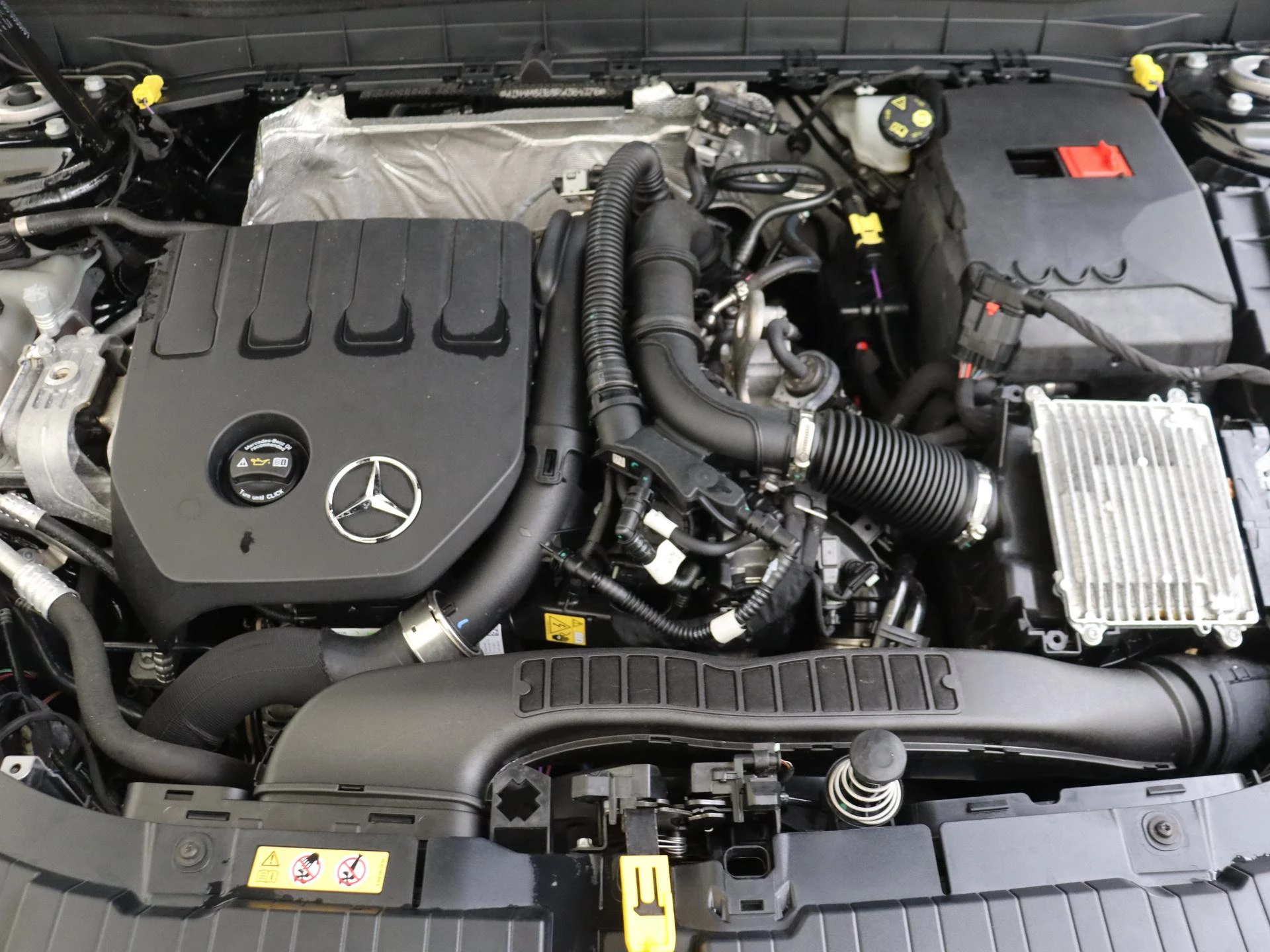 Mercedes-Benz-GLB-image-4