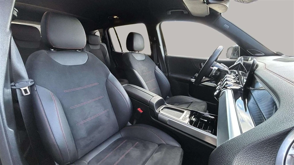 Mercedes-Benz-EQB-image-19
