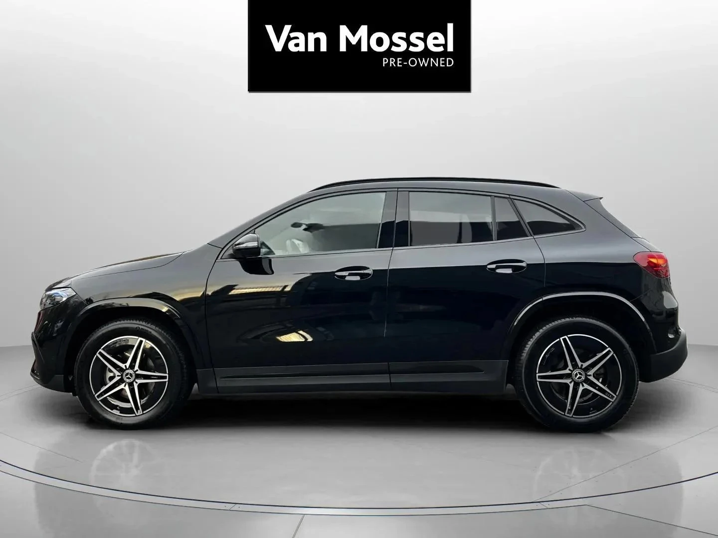 Mercedes-Benz-EQA-image-7