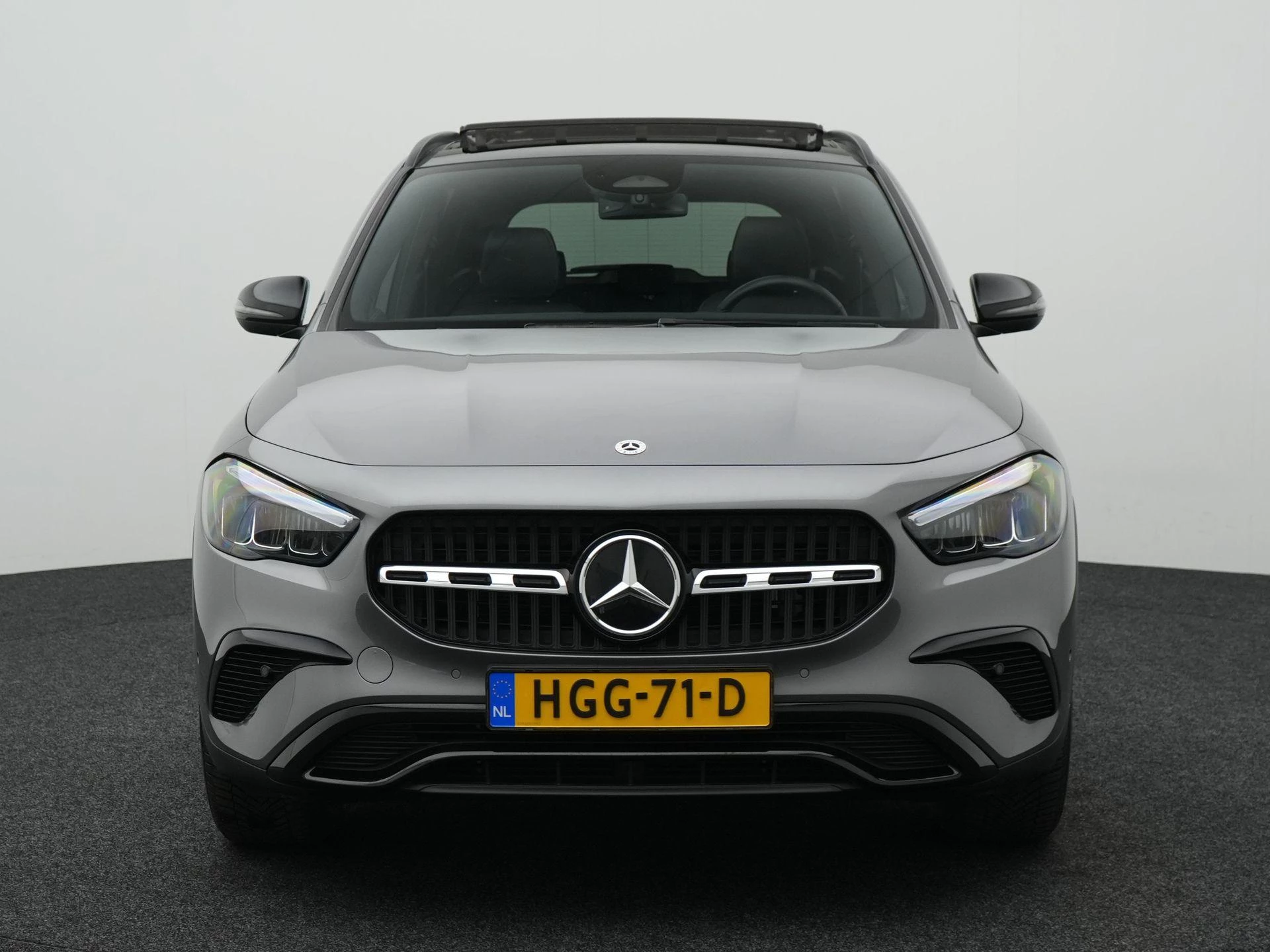 Mercedes-Benz-GLA-image-2