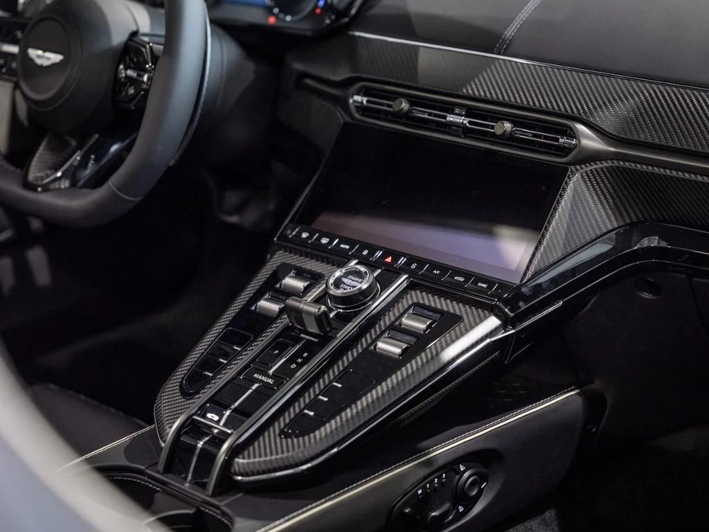 Aston Martin-V8 Vantage-image-9