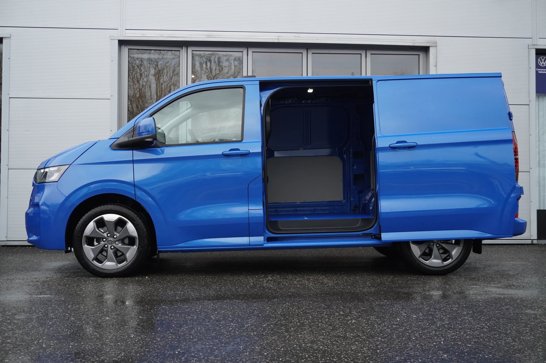 Volkswagen-Transporter-image-15