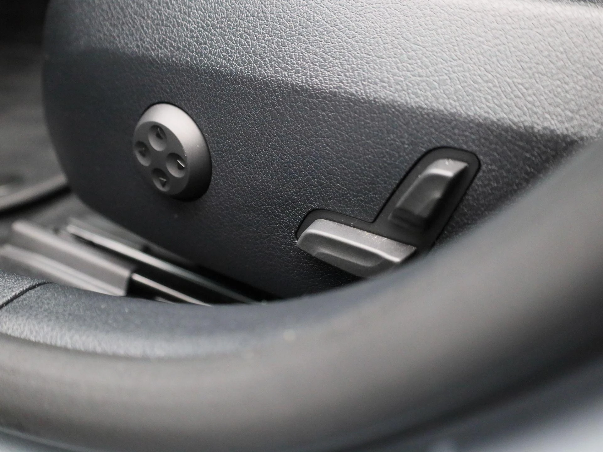 Mercedes-Benz-C-Klasse-image-37