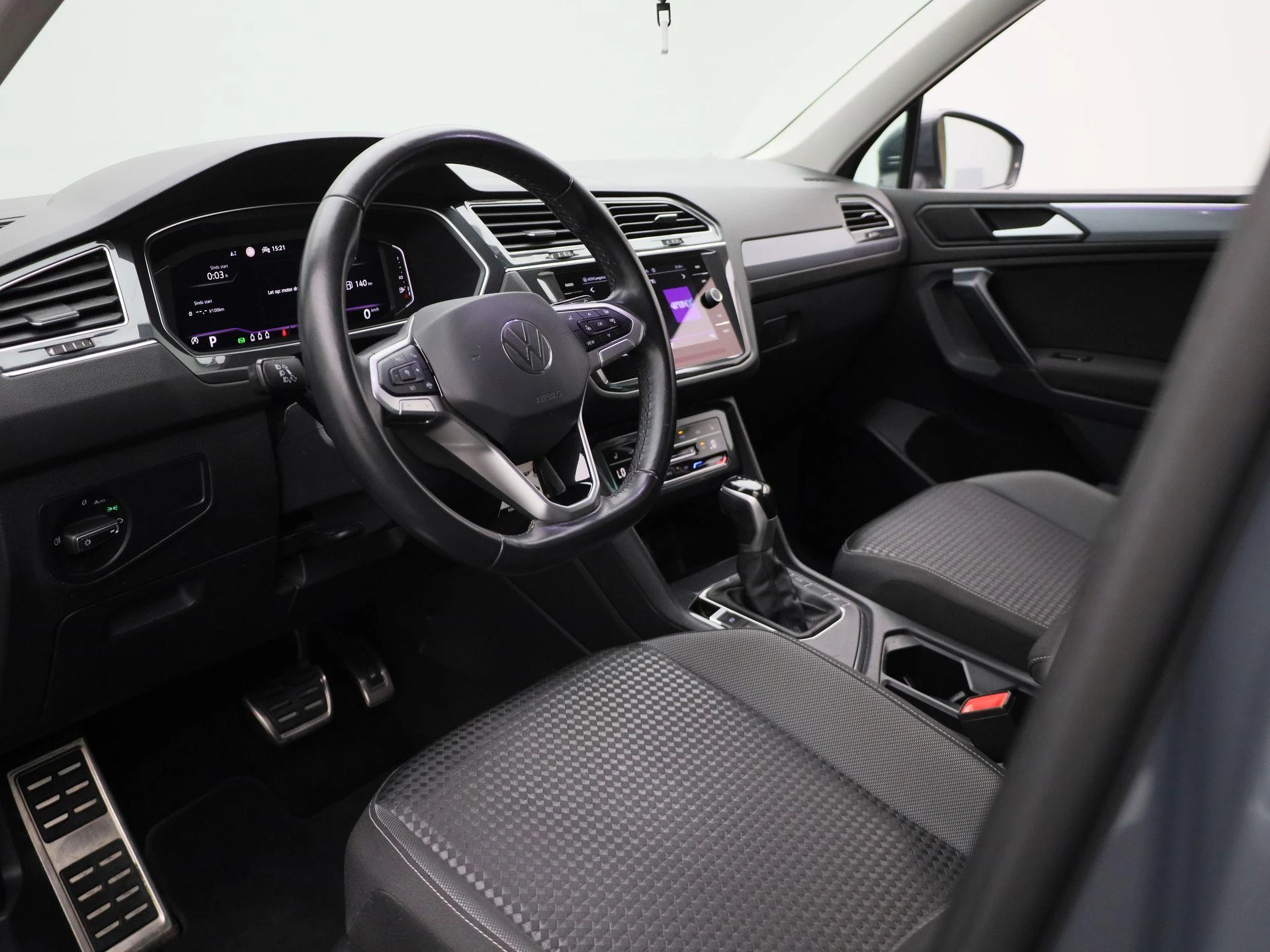 Volkswagen-Tiguan-image-15
