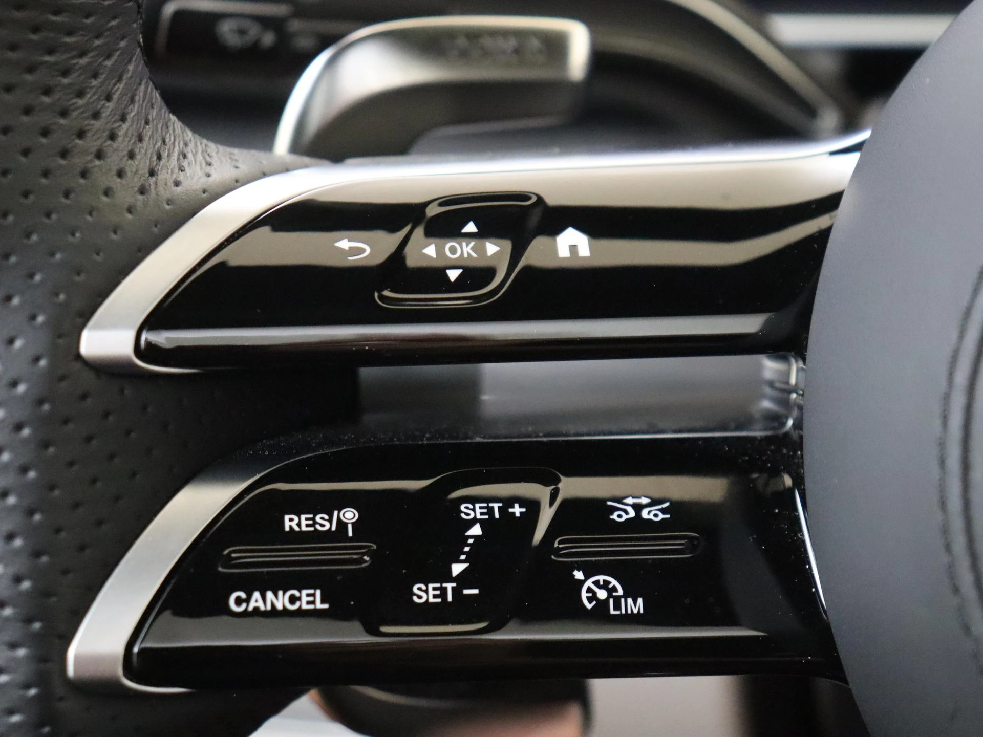 Mercedes-Benz-GLE-image-11