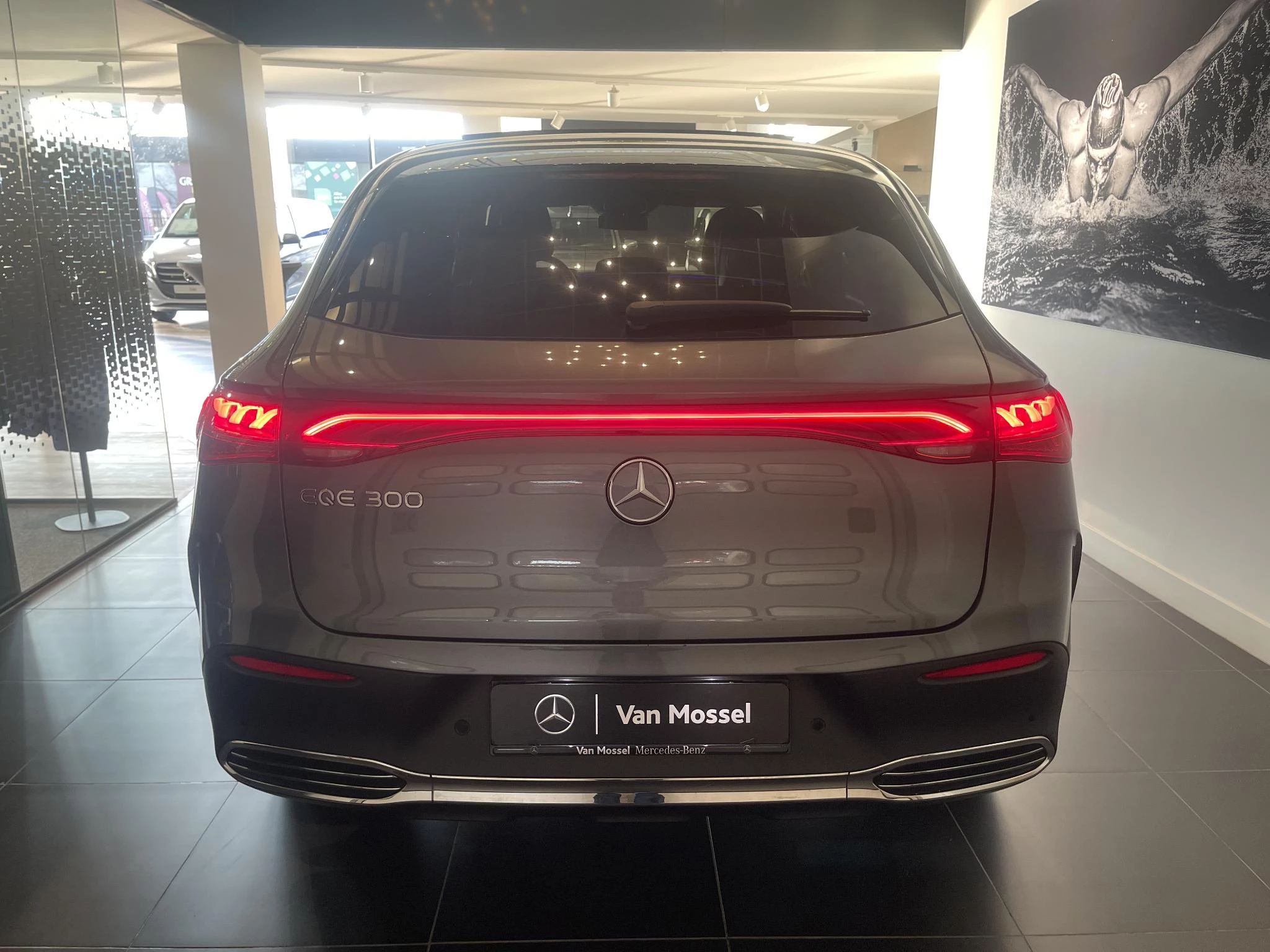 Mercedes-Benz-EQE-image-8